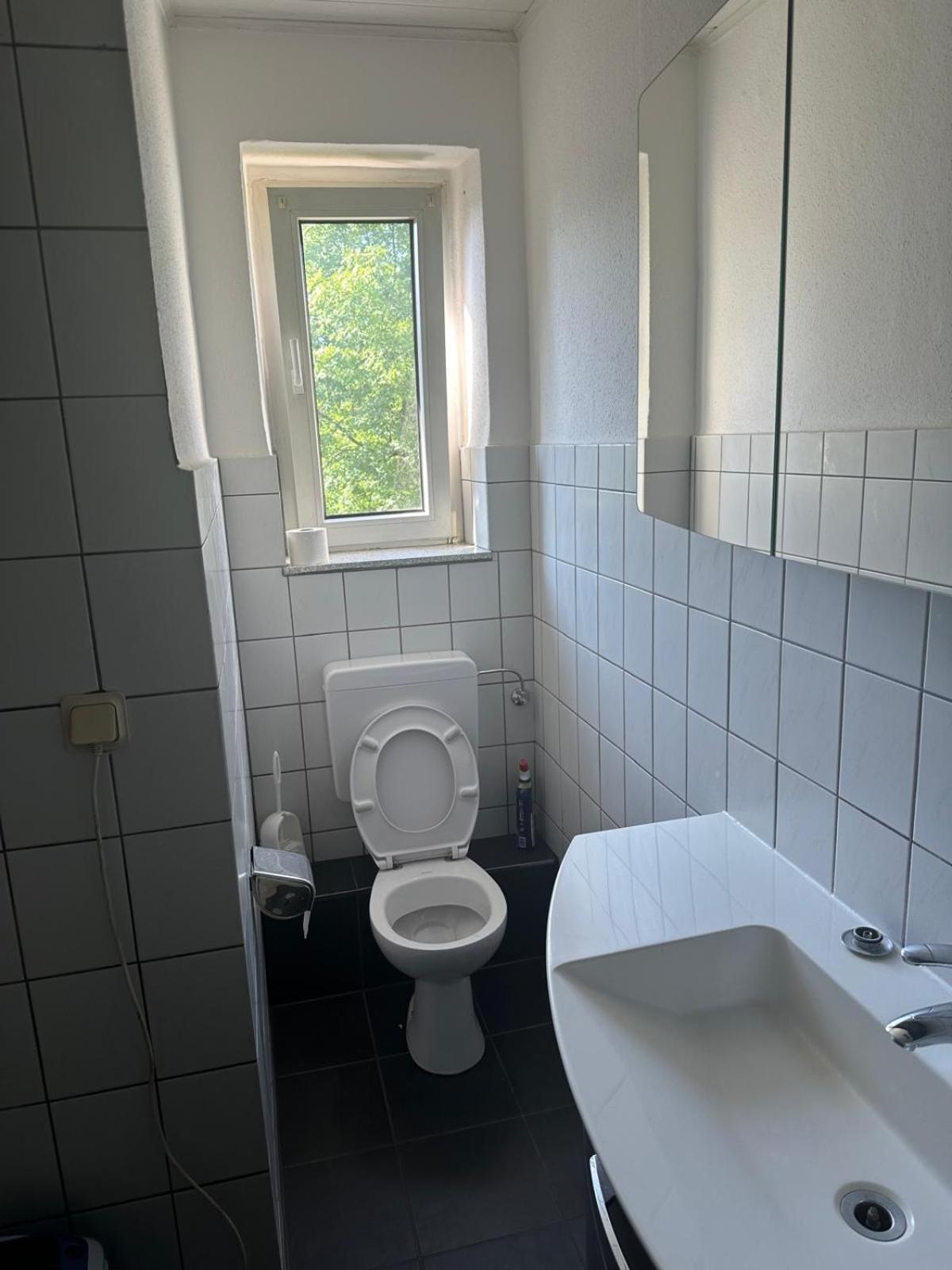 Privatzimmer Am Iltispark Duisburg Exterior foto